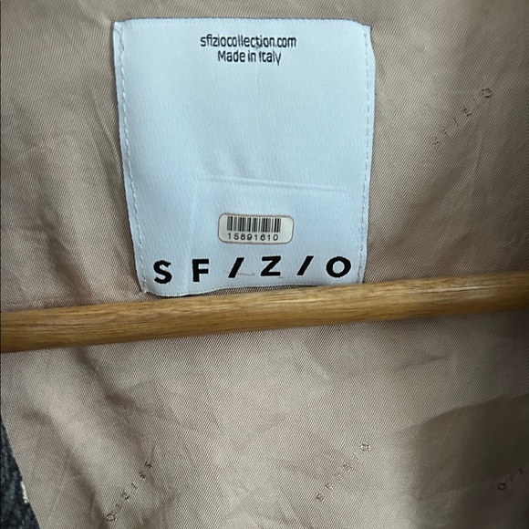 Melissa Blazer by the Italian Fashion Brand SFIZIO - Picture 2 of 9